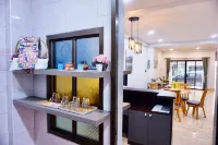 P'Ja House by Lorenzo Property - 주방