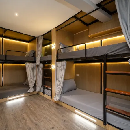 OH Hostels - Bangkok Отели рядом с достопримечательностью «Школа Сатривитайя»