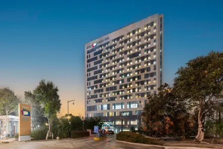 Yancheng Baolong Yiyue Select Hotel Отели рядом с достопримечательностью «Dayangwan Ecological Tourism Scenic Area»