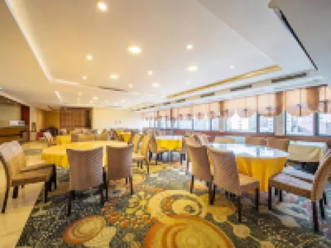 Qianshan Heyue Hotel (Anshun Ancient City Historical and Cultural District Nanma Square)