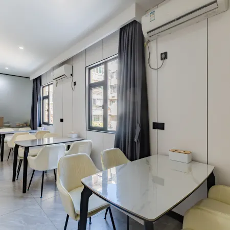 Home Inn Baiyun Hotel (Anqing Yingbin Road High-speed Railway Station)