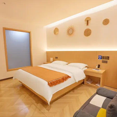 Qingshe Cityview Smart Hotel (Kunming Old Street Jiaosanqiao Subway Station)