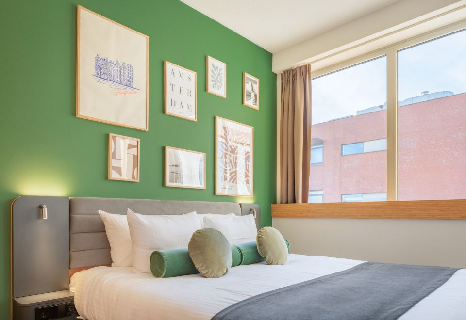 4. Maxhotel..