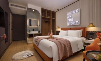 Qifu Hotel (Guangzhou R&F Haizhucheng Jiangnanxi Metro Station)