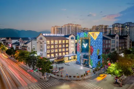 Pullman Light Luxury Hotel