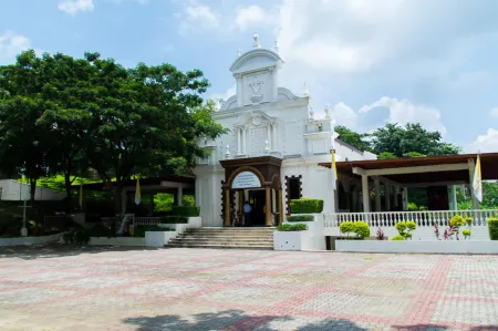Maliwalo Inn Tarlac by RedDoorz Отели рядом с достопримечательностью «Iglesia Ni Cristo Lokal ng Balibago»