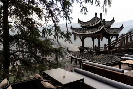 Boundary Mountain Hotel