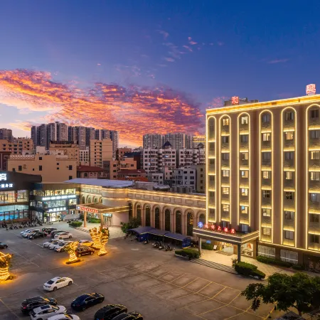 Ruixiang Hotel (Wuchuan New World Plaza Branch)