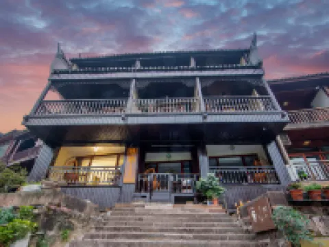 FengHuang Mengqi stilted building river view homestay Hotels in Fenghuang