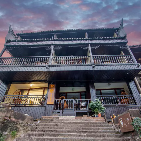 FengHuang Mengqi stilted building river view homestay(Phoenix Ancient Town Hongqiao Store)