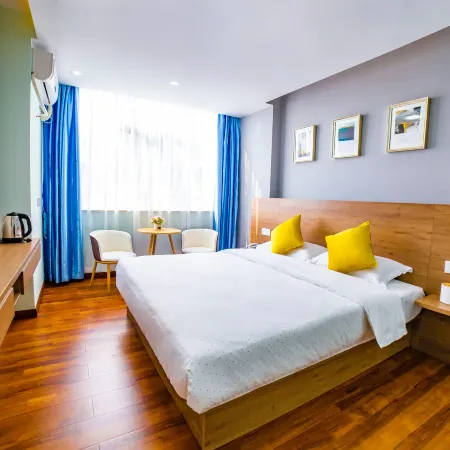 Four Seasons Hotel (Guangxi University East store in Nanning)