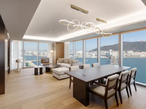 Wyndham Grand Busan Ijin Hoteles cerca de Provisional Capital Memorial