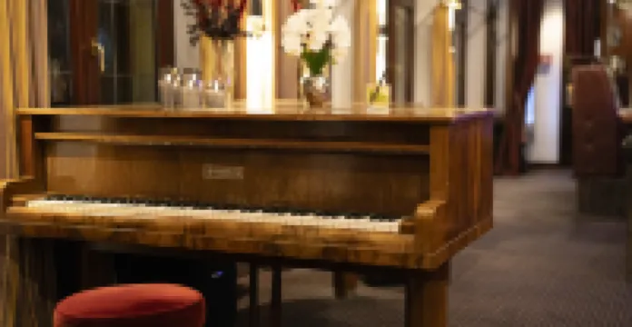 布奇霍爾內霍夫廣場酒店 腓特烈斯港酒店