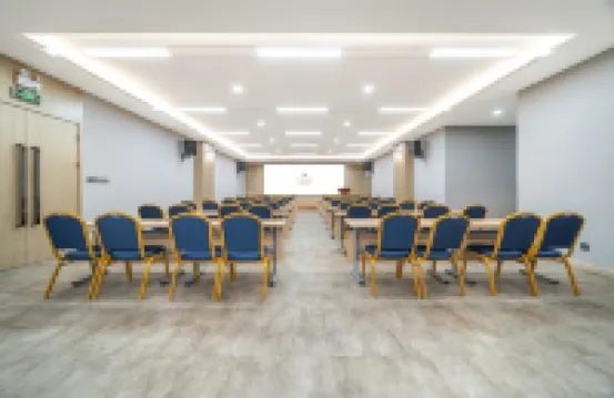 永立艾維斯ホテル（魯山人民路） 魯山のホテル