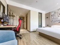 ETAnt·Jin E-Sports Hotel (Baise Longlin Pedestrian Street Bus Terminal Store)