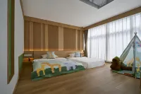 vchill hotel - balcony