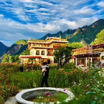 Danba yunshangzangjia Resdrt Hotel