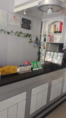 Yueshang Hotel (Shenmu Bus Station) Отели рядом с достопримечательностью «Erlang Mountain»