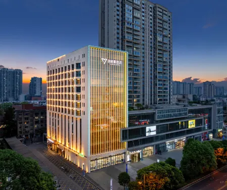 Yuemeijing Hotel Отели рядом с достопримечательностью «Sichuan Construction Department Televison University Branch (Junior College)»