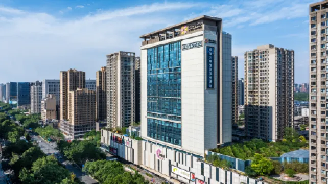 Novotel Xi'an Daming Palace Отели рядом с достопримечательностью «Vanguard (Xi'an Taihua Road Shop)»