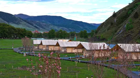 Greenstone Nomadic Luxury  Homestay (Kangding Xinduqiao Branch) Отели рядом с достопримечательностью «Тагун»