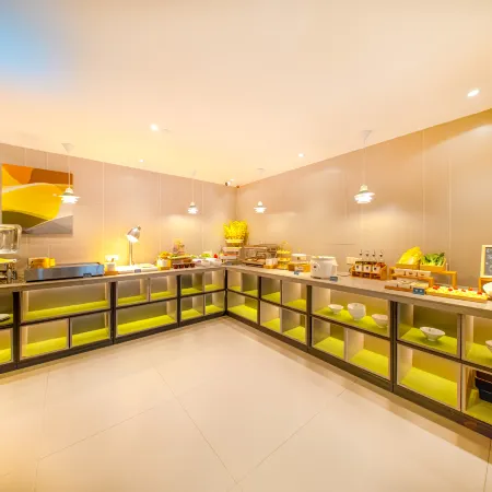 Homeinn Selected Hotel (Sishui Quanyuan Avenue Ginza Mall)