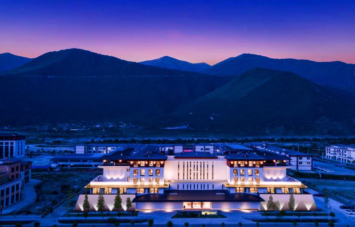LinZhi Joy Crown Resort hotel