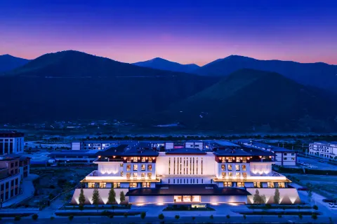 LinZhi Joy Crown Resort hotel