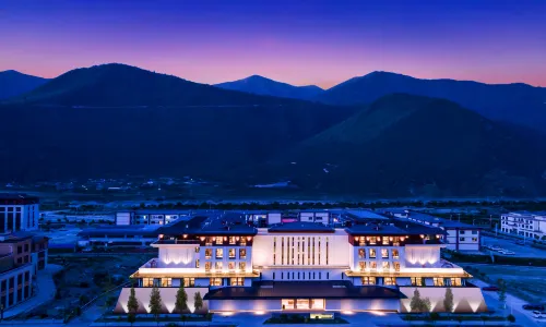 LinZhi Joy Crown Resort hotel