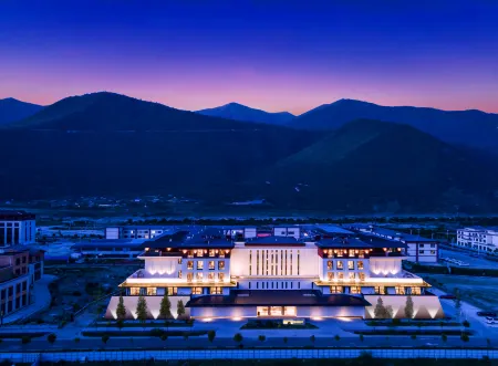 LinZhi Joy Crown Resort hotel Отели в г. Нюинтри