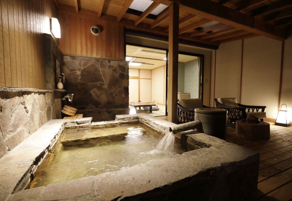 Yoshiharu Ryokan의 아름다운 정원 또는 온천 시설