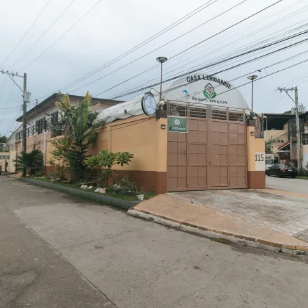 RedDoorz Premium @ Casa LenidaRose