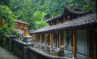 Huaxi Biancheng 12 Suites
