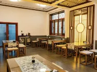 Tuoliang Caosu Zhai