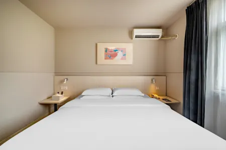 Jinjiang Inn (Lianyungang Donghai Pedestrian Street High-speed Railway Station Hotel)