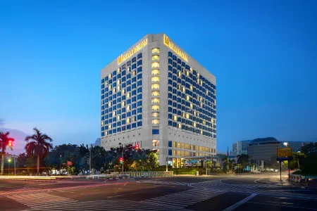 Millennium Hotel Sirih Jakarta Отели рядом с достопримечательностью «Централна джамия на Мънтенг»
