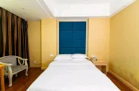 Jinding Grand Hotel (Jinxian Station Fenghuang Street) - parking