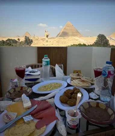 Pyramids On The Spot View Отели рядом с достопримечательностью «Пирамида Микерина»