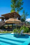 Shire Tribe · Totem Tree House Nomadic Nature Art Space (Narat Branch) - Romantik