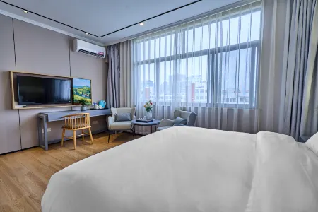 Yitian Hotel (Shishi Pedestrian Street)