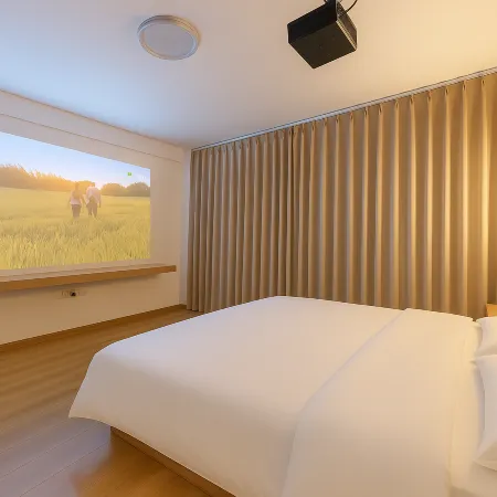 Moonlight · Summer Movie Hotel (Weishan Ancient City Pioneer Academy)