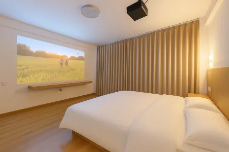 Moonlight · Summer Movie Hotel (Weishan Ancient City Pioneer Academy)