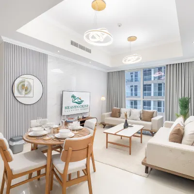 Heaven Crest Vacation Homes Downtown - Studio and 1 Bedroom 2 min walk to Dubai Mall and Burj 迪拜市中心附近的飯店