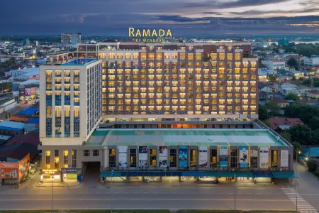 Ramada by Wyndham Vientiane Central Отели рядом с достопримечательностью «Statue of Fa Ngum»
