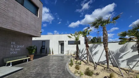 Yuyuhi Private Pool Villa Отели рядом с достопримечательностью «Aewol Coast Road»