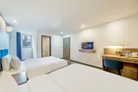 7 Days Premium Hotel (Guiyang Qianlingshan Park Gaicha Road Subway Station Branch) - Dağ Manzaralı