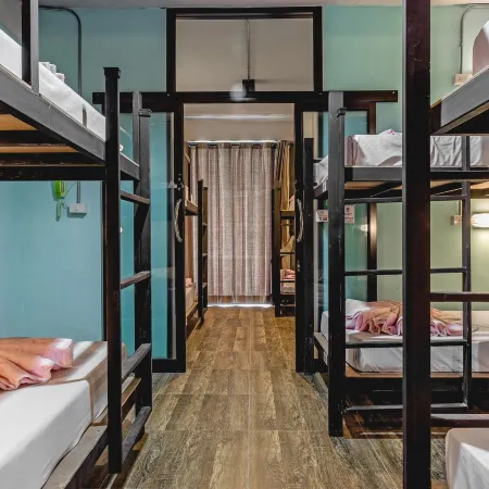 The Guest Hotel Krabi Отели рядом с достопримечательностью «Wat Kaew Korawaram»
