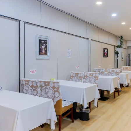 Ease Hotel (Xining Railway Station Xinqian International Plaza)