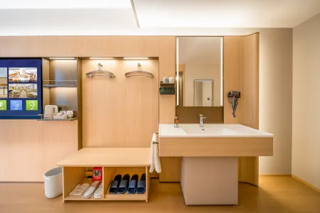 Meijihuanpeng Hotel (Dian, Shifosi Town, Zhenping County, Nanyang)