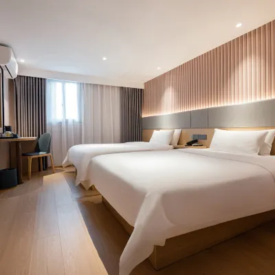 IU Hotel (Chongqing Shapingba Pedestrian Street High-speed Railway Station Branch) Hotels near Sanxia Square